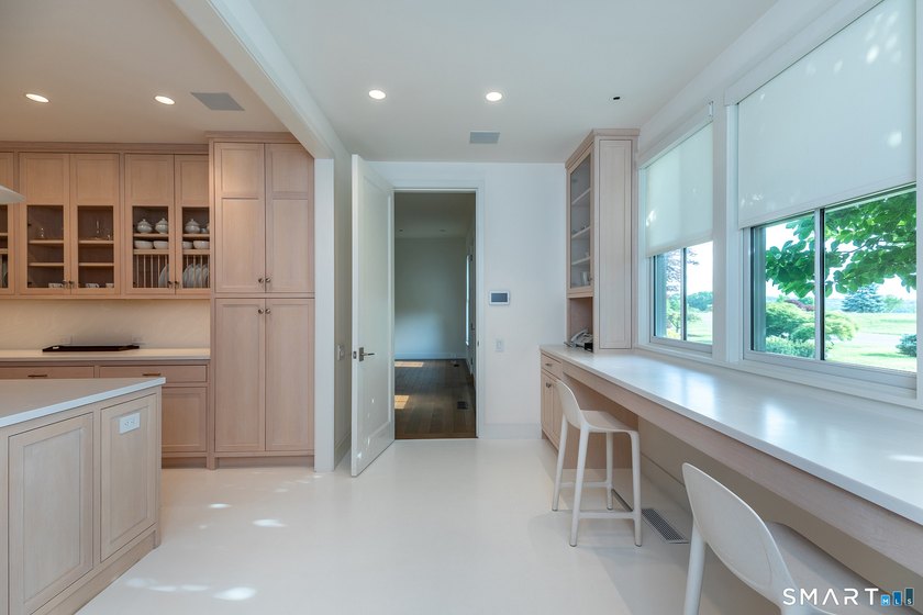 On Top of the World. Unparalleled Estate with complete privacy - photo 16