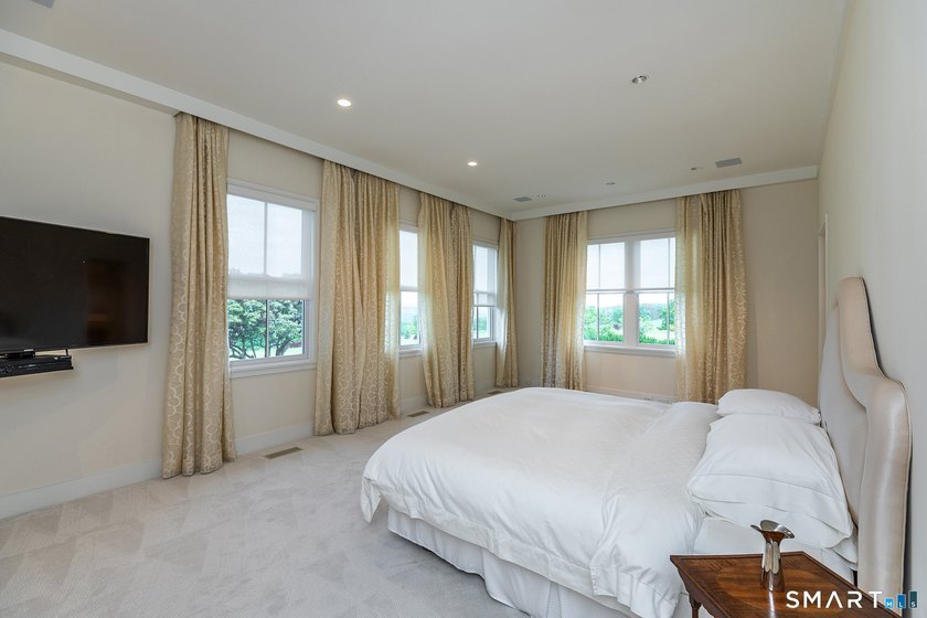 On Top of the World. Unparalleled Estate with complete privacy - photo 21