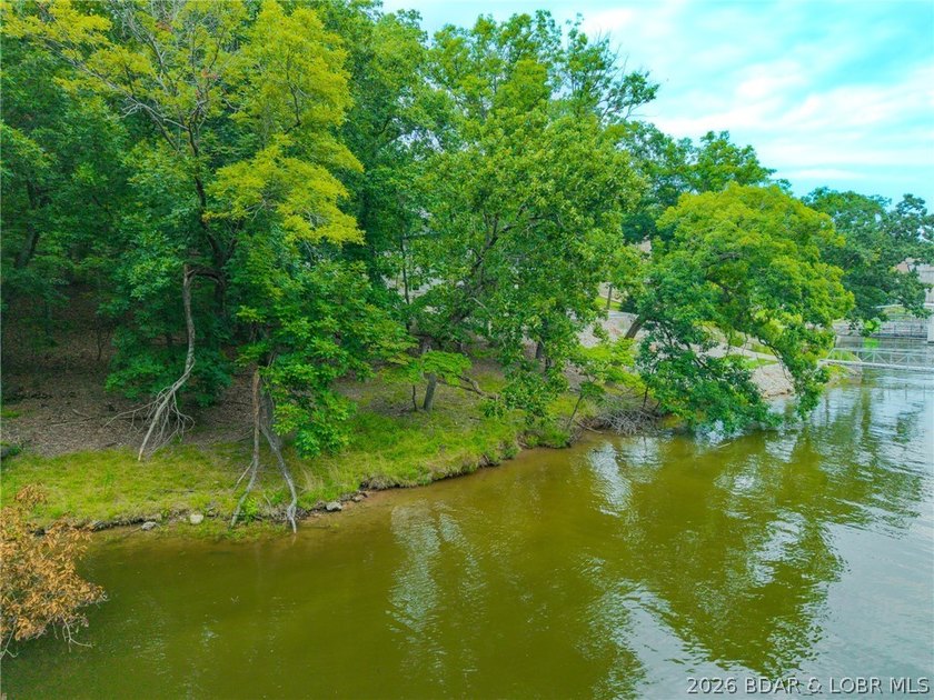 Embrace the ultimate lakefront lifestyle at Porto Cima on this - photo 23