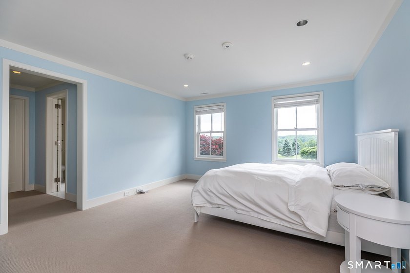 On Top of the World. Unparalleled Estate with complete privacy - photo 29