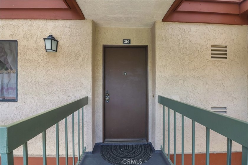 This well-maintained and stunning two-bedroom, two-bathroom - photo 3