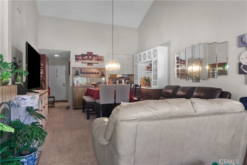 This well-maintained and stunning two-bedroom, two-bathroom - photo 9