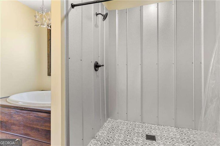 Modern barndominium on 10.28 private, wooded acres with TWO - photo 10