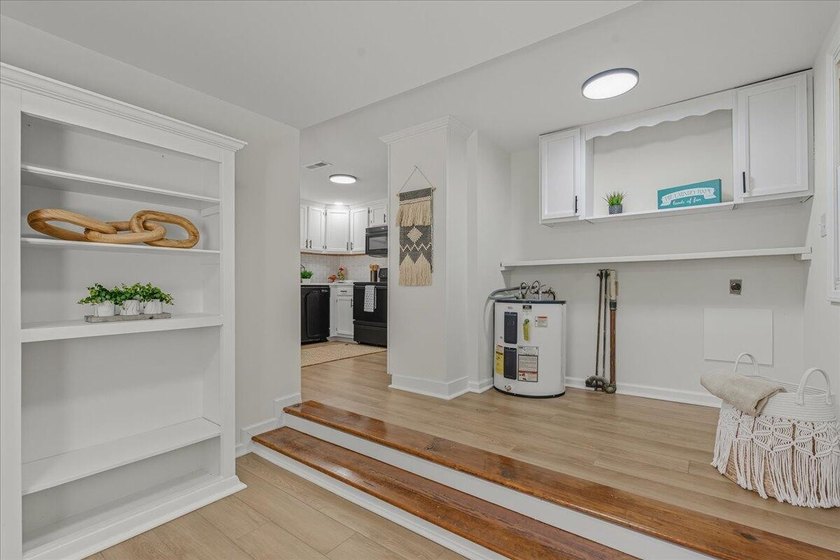 Escape to lake life in this beautifully updated one-story - photo 17