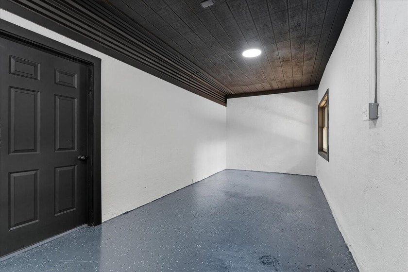 Escape to lake life in this beautifully updated one-story - photo 30