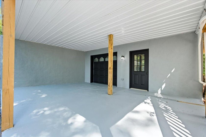 Escape to lake life in this beautifully updated one-story - photo 33