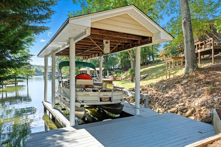 Escape to lake life in this beautifully updated one-story - photo 36