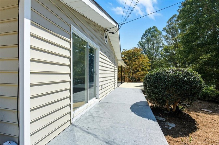 Escape to lake life in this beautifully updated one-story - photo 37