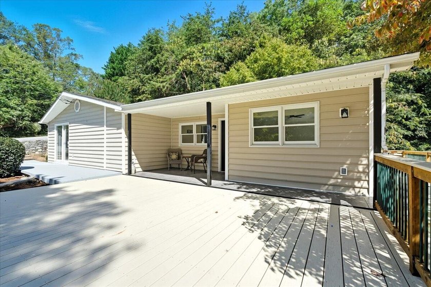 Escape to lake life in this beautifully updated one-story - photo 41
