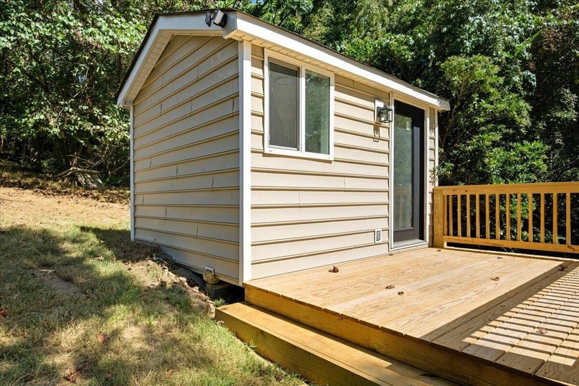 Escape to lake life in this beautifully updated one-story - photo 42
