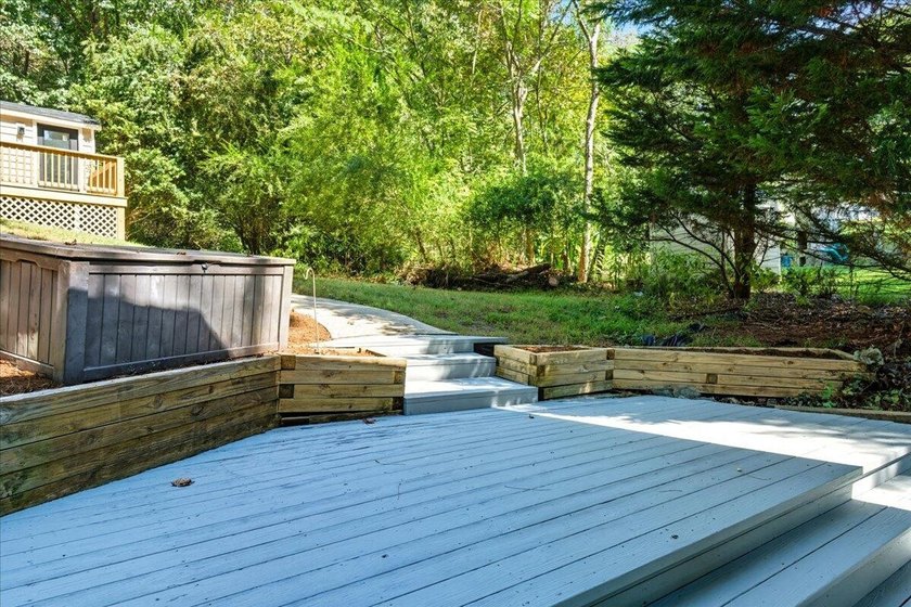 Escape to lake life in this beautifully updated one-story - photo 43