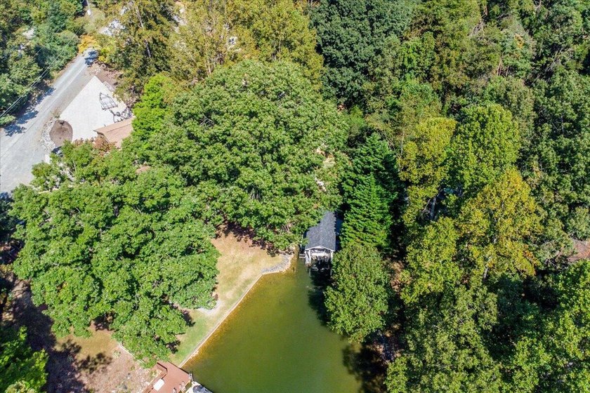 Escape to lake life in this beautifully updated one-story - photo 46