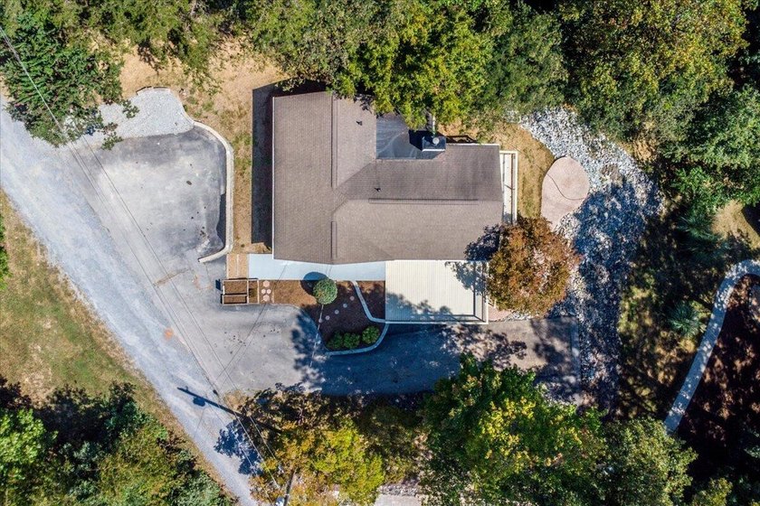 Escape to lake life in this beautifully updated one-story - photo 47
