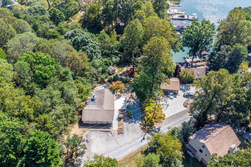Escape to lake life in this beautifully updated one-story - photo 48