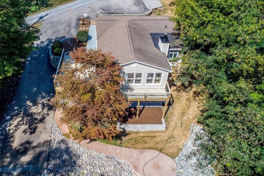 Escape to lake life in this beautifully updated one-story - photo 49
