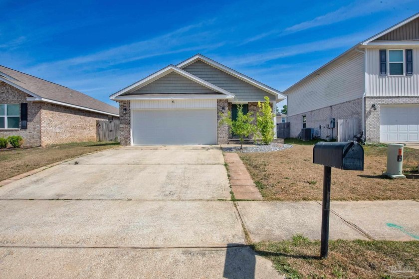 VA ASSUMABLE LOAN ! Welcome to this charming home in the heart - photo 3
