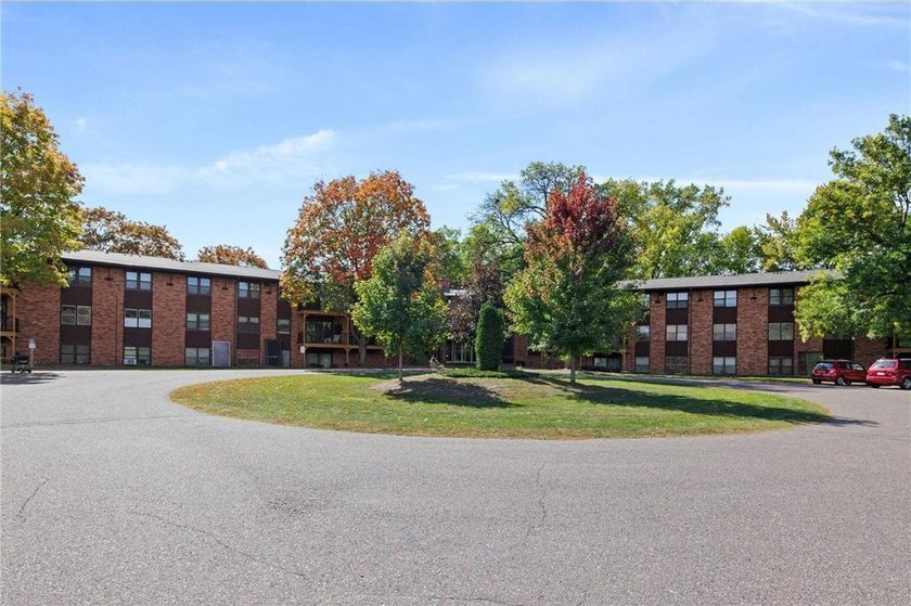 Move right into this top-floor, one-level home offering - photo 20