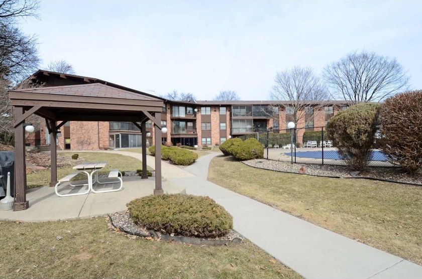 Move right into this top-floor, one-level home offering - photo 21