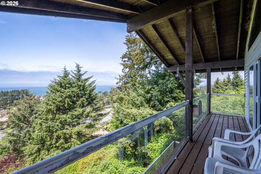 Perched high above the Pacific with jaw dropping views of iconic - photo 7