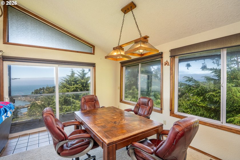 Perched high above the Pacific with jaw dropping views of iconic - photo 10