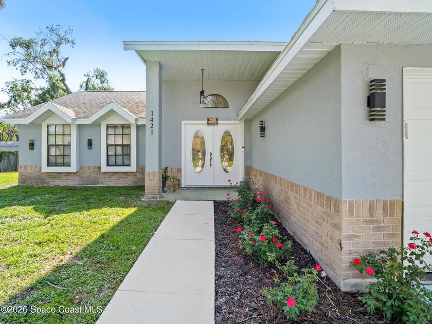 Welcome to this beautiful Southeast Palm Bay pool home! This - photo 4