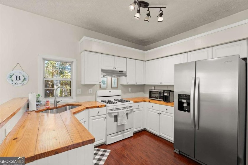 This charming 2-story, 3 BR, 2.5 BA home is located on a - photo 11