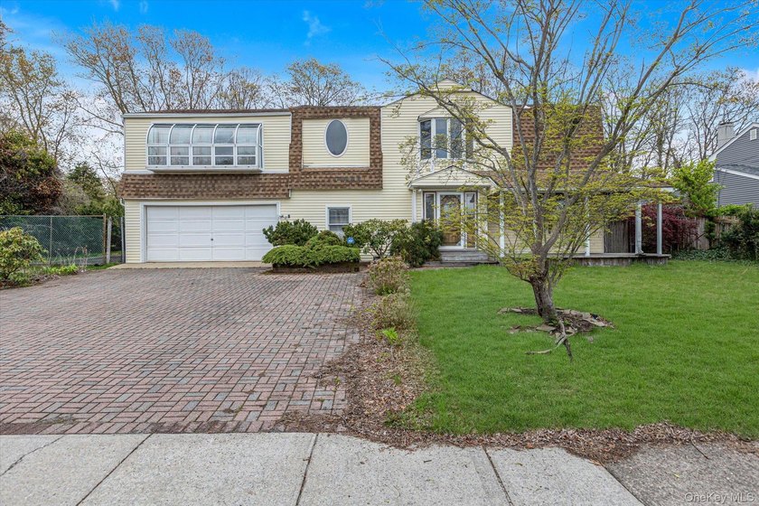 Welcome to 99 Wexford Dr, an expansive 3000 sq ft Colonial home - photo 2