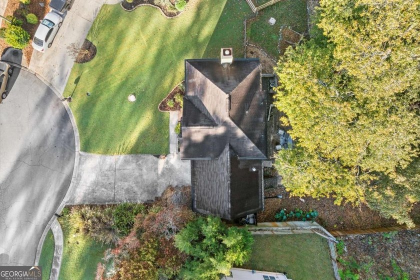 This charming 2-story, 3 BR, 2.5 BA home is located on a - photo 33