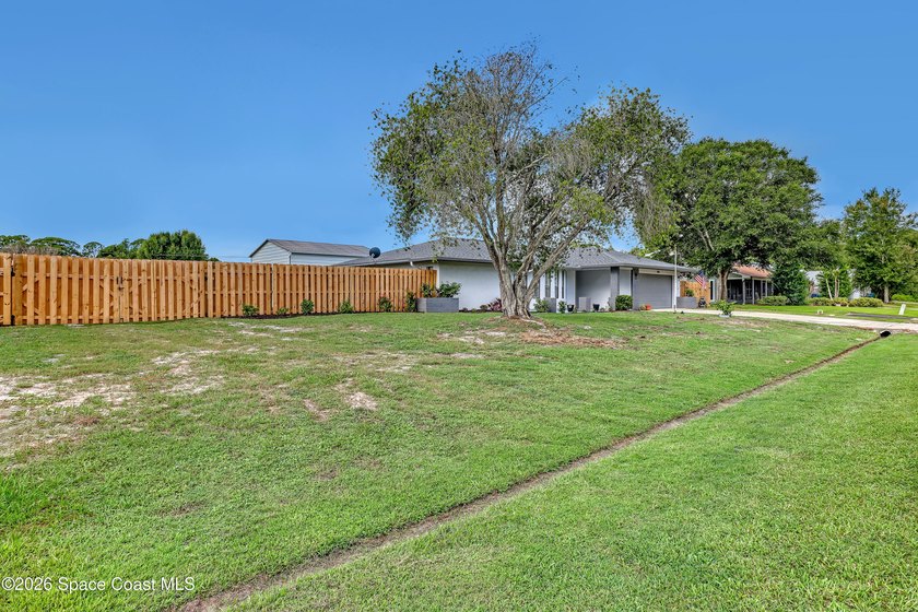 Completely remodeled 4 bedroom home located in desirable Lockmar - photo 3