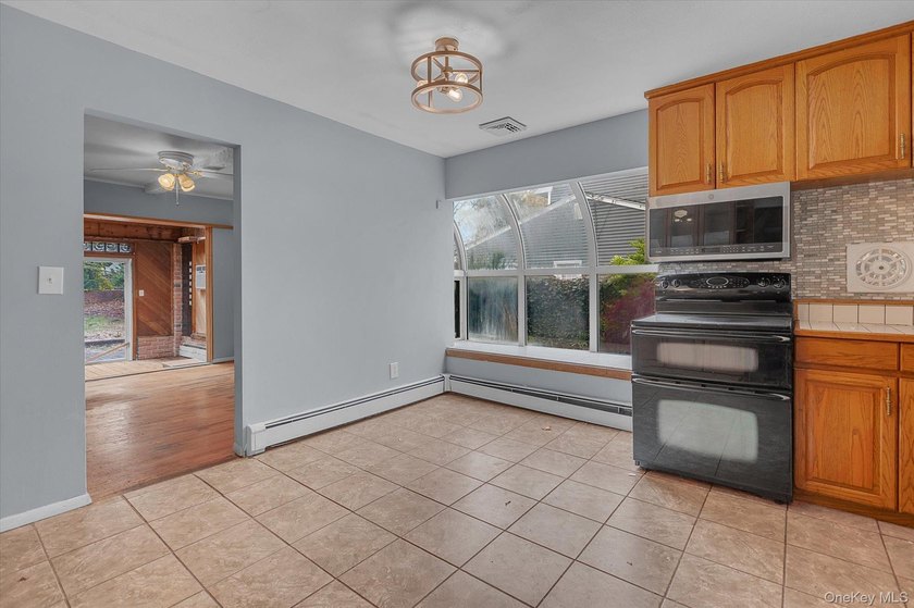 Welcome to 99 Wexford Dr, an expansive 3000 sq ft Colonial home - photo 5