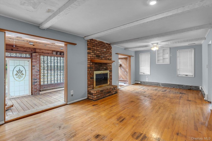 Welcome to 99 Wexford Dr, an expansive 3000 sq ft Colonial home - photo 7
