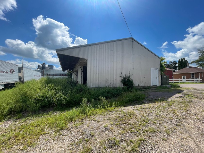 - 3 buildings Total SF: 9,280 SF - Water Street: Gravel, Runs - photo 4