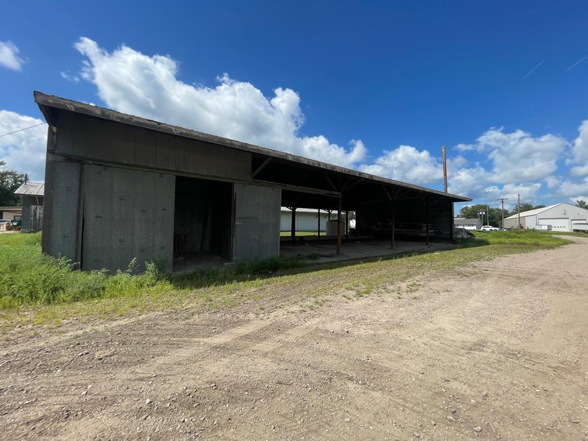 - 3 buildings Total SF: 9,280 SF - Water Street: Gravel, Runs - photo 9
