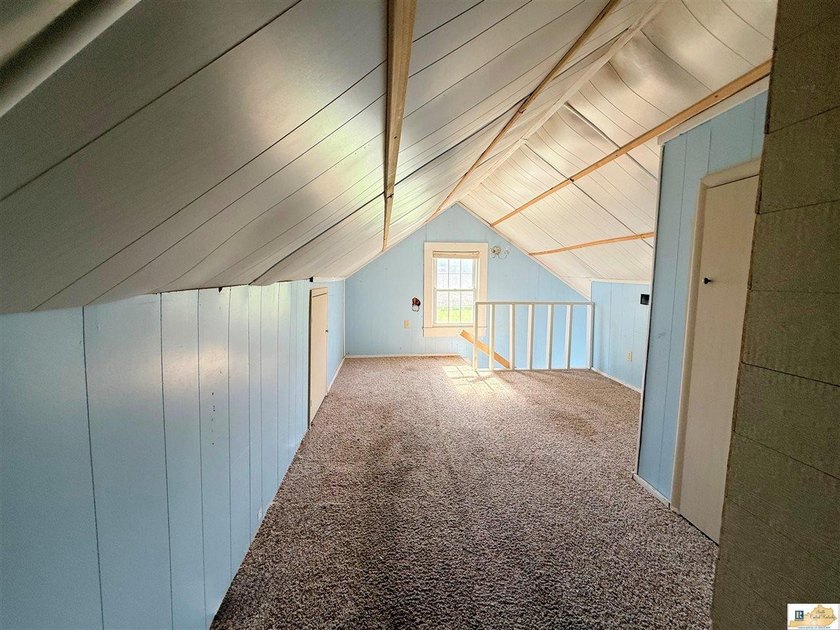 This cozy farm house sits on 2 acres of land surrounded by farms - photo 12