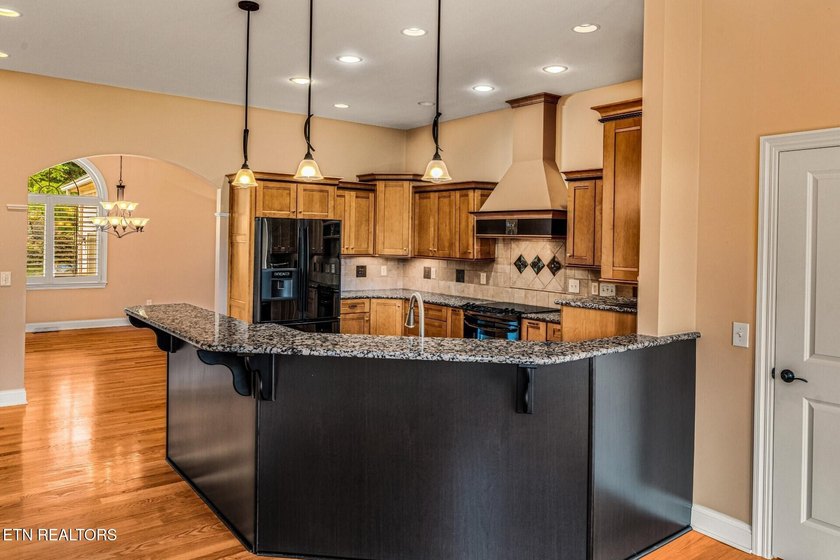 Welcome to Kahite, one of Tellico Village's most sought-after - photo 13
