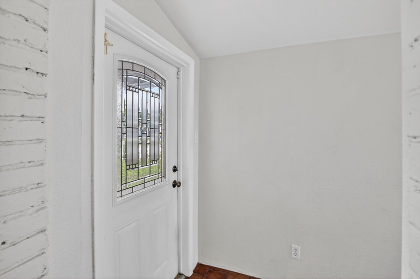 Back on market! Brand new roof completed! Move-in ready 2BR/1BA - photo 26