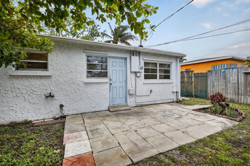 Back on market! Brand new roof completed! Move-in ready 2BR/1BA - photo 40
