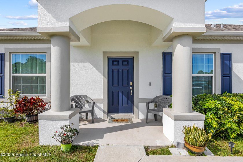 Welcome to this beautifully designed 4-bedroom, 2-bathroom home - photo 3