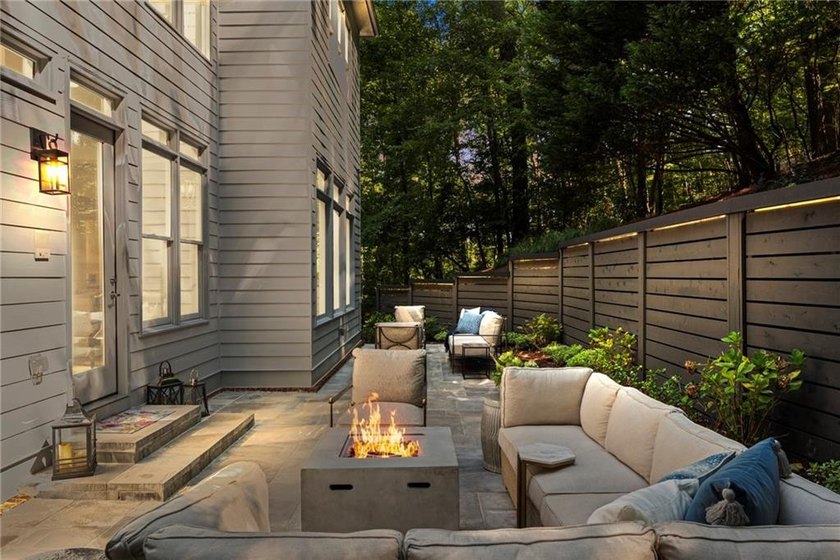 Beautifully remodeled four-sided brick &amp; shingle home with three - photo 3