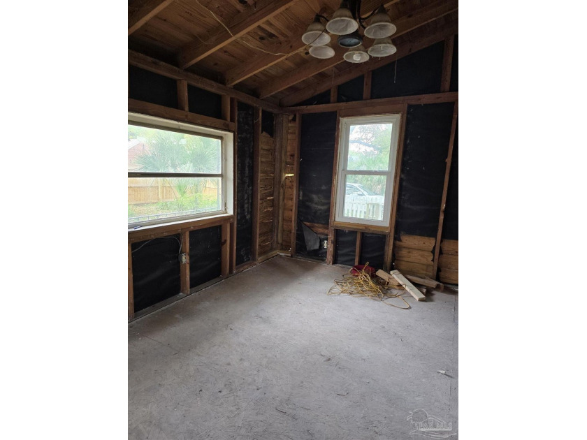 This is a solid fixer-upper! If you are looking for a cute home - photo 7
