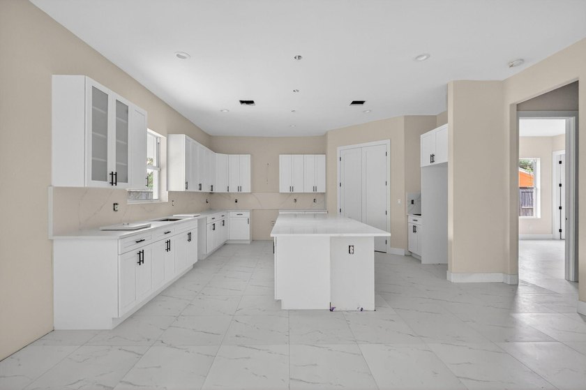 Brand-new construction in Port St. Lucie offering an impressive - photo 12