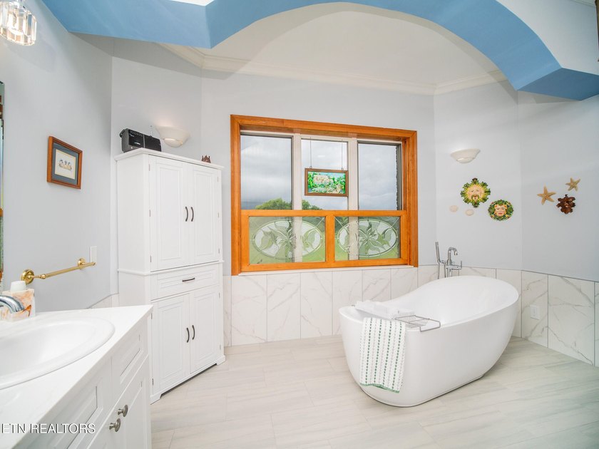Experience Luxury Living at its finest in this exceptional Golf - photo 15
