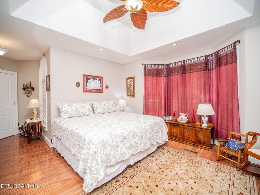 Experience Luxury Living at its finest in this exceptional Golf - photo 21