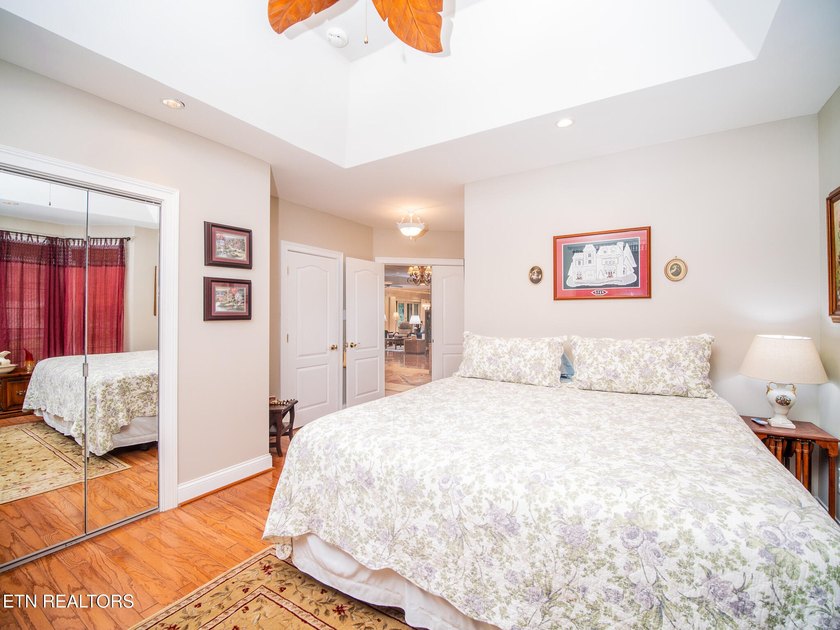 Experience Luxury Living at its finest in this exceptional Golf - photo 22