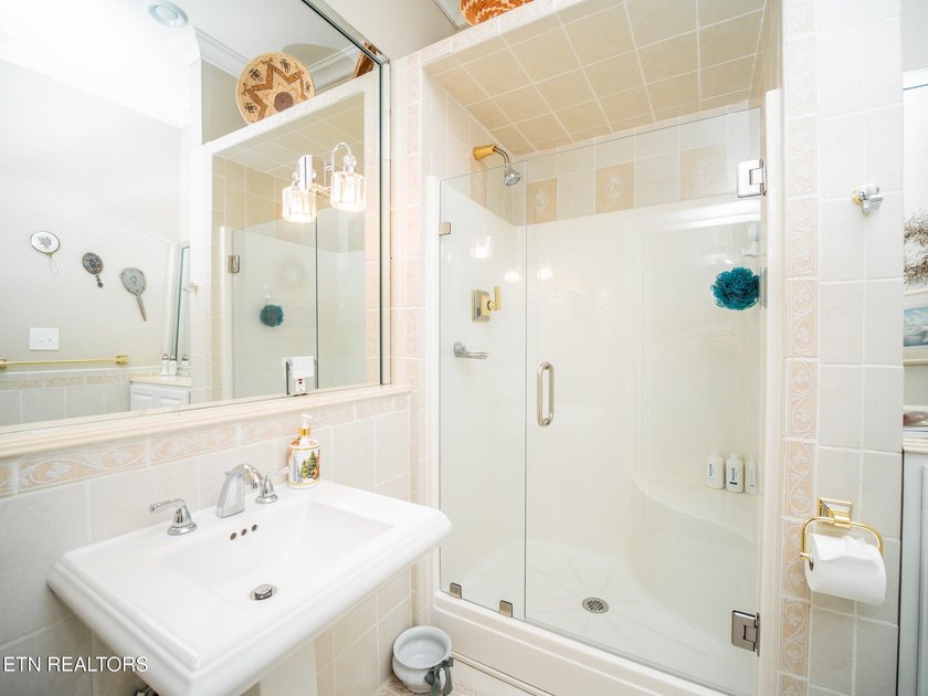 Experience Luxury Living at its finest in this exceptional Golf - photo 23