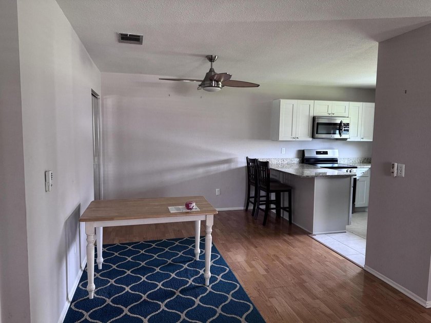 Popular Villa in good condition. New roof 2022, impact doors &amp; - photo 12