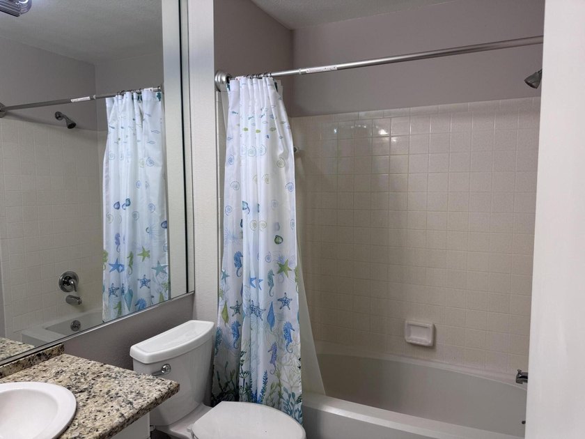 Popular Villa in good condition. New roof 2022, impact doors &amp; - photo 14