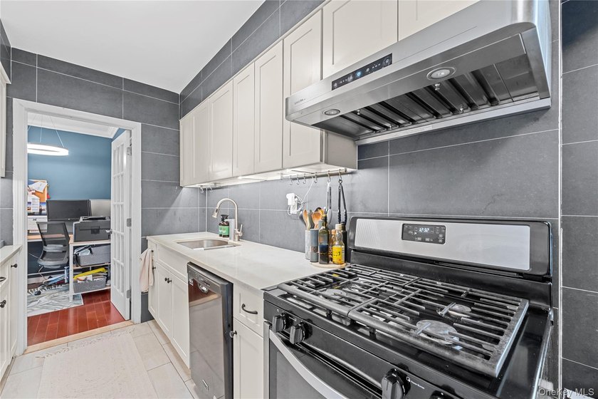 Welcome to this beautifully renovated 3-bedroom co-op nestled in - photo 15