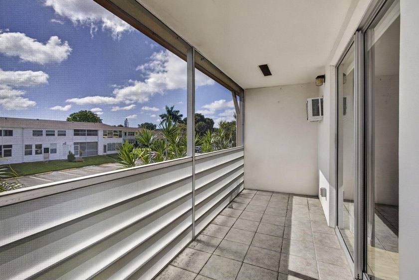 Welcome to your serene retreat in the sought-after Bedford - photo 25