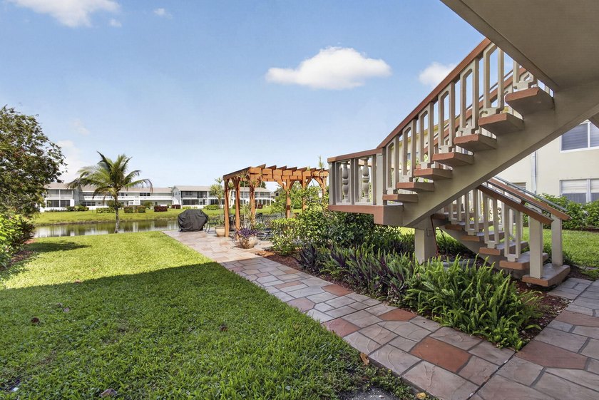 Welcome to your serene retreat in the sought-after Bedford - photo 27